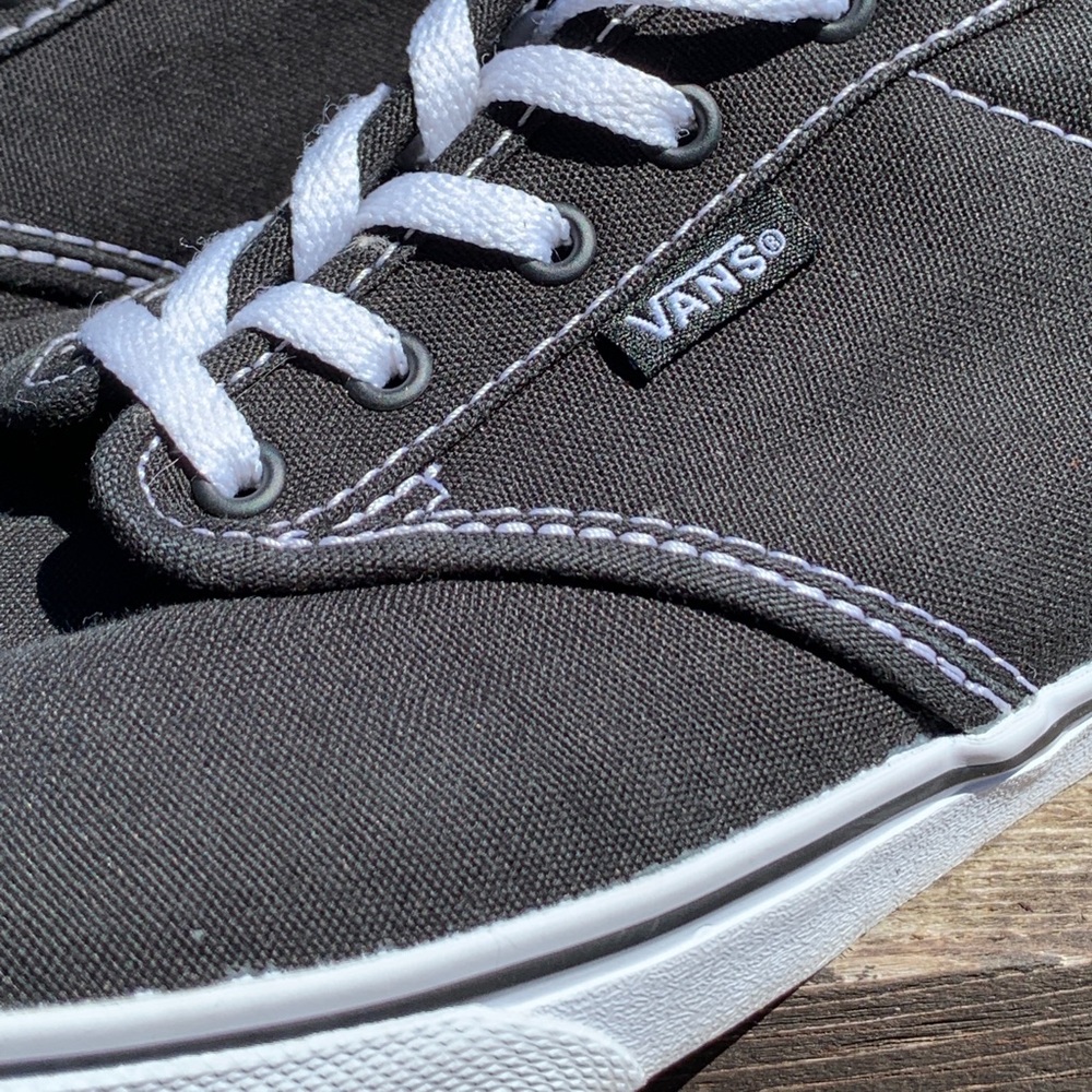 Vans Authentic Low Top Sneakers in Black